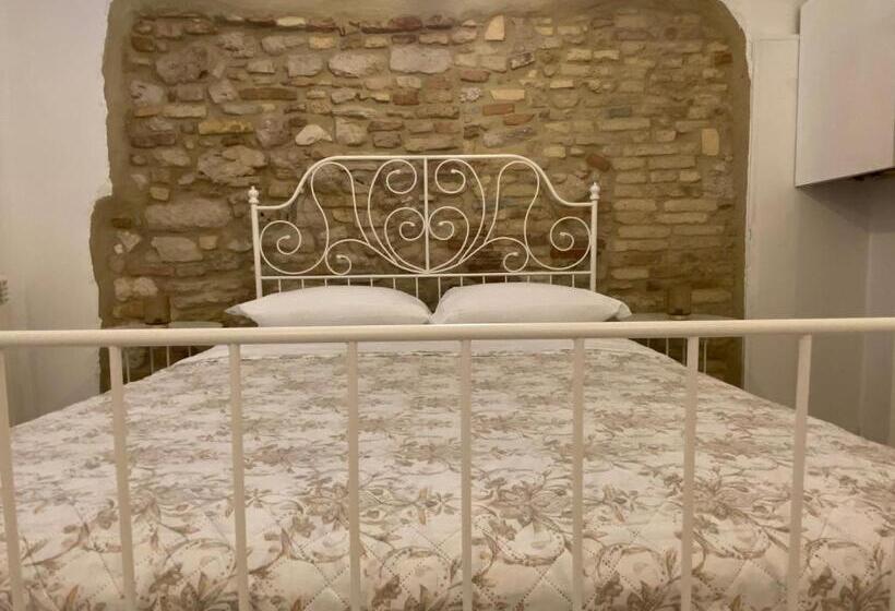 غرفة قياسية رباعية مزودة بشُرفة, Mama Maja