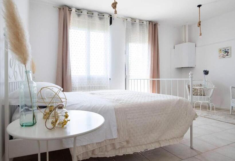 غرفة قياسية رباعية مزودة بشُرفة, Mama Maja