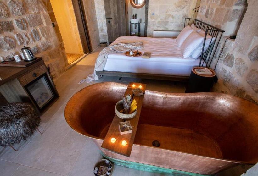 سوییت سوپریور, Mirsoum