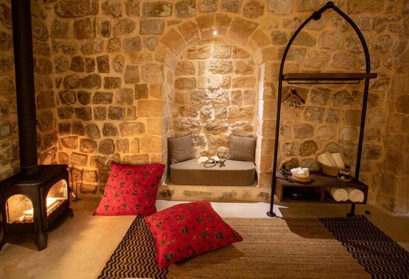 اتاق لوکس, Mirsoum