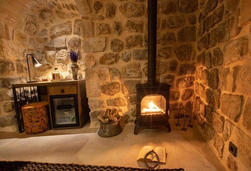 اتاق لوکس, Mirsoum