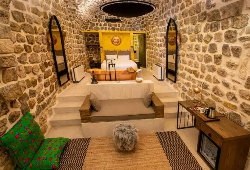 سوییت, Mirsoum