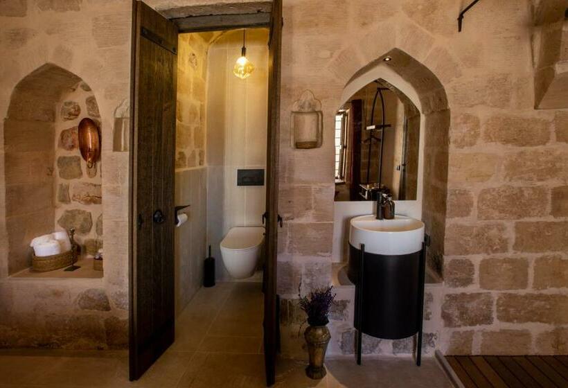 اتاق لوکس, Mirsoum