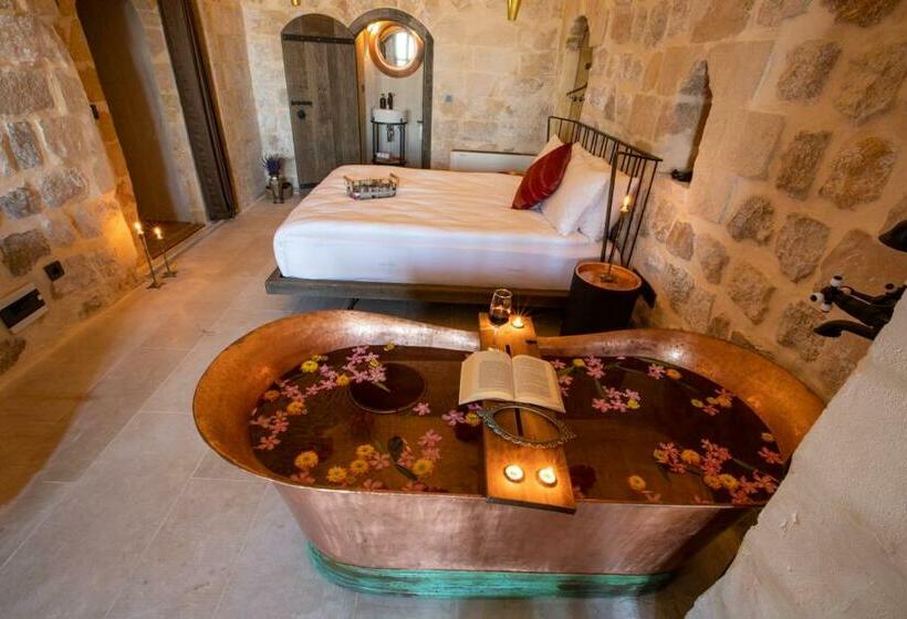 سوییت سوپریور, Mirsoum