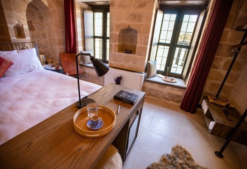 اتاق لوکس, Mirsoum