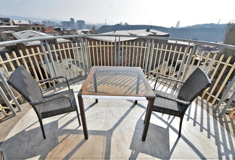 발코니 디럭스 룸, Panorama Hotel On Baghramyan Avenue