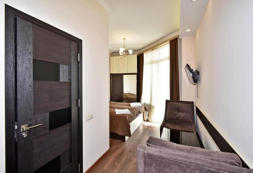 발코니 디럭스 룸, Panorama Hotel On Baghramyan Avenue