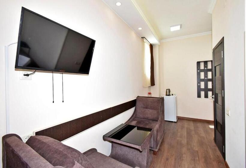 발코니 디럭스 룸, Panorama Hotel On Baghramyan Avenue