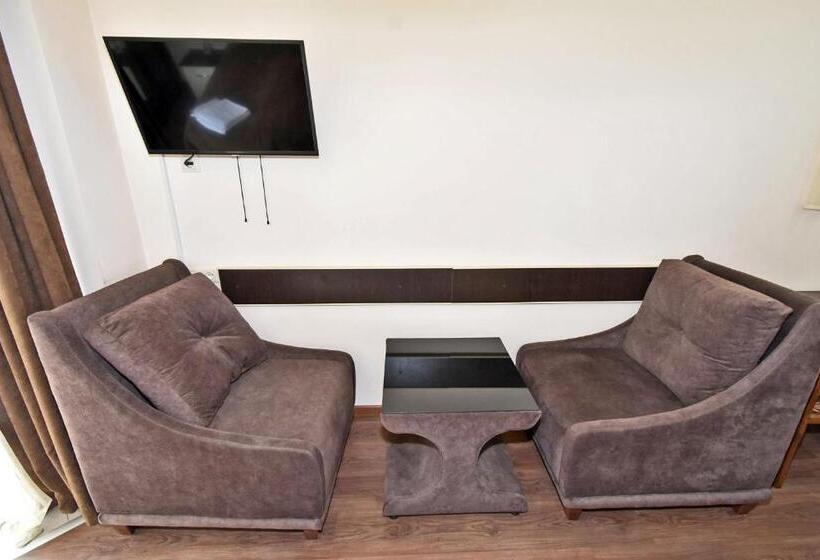 발코니 디럭스 룸, Panorama Hotel On Baghramyan Avenue