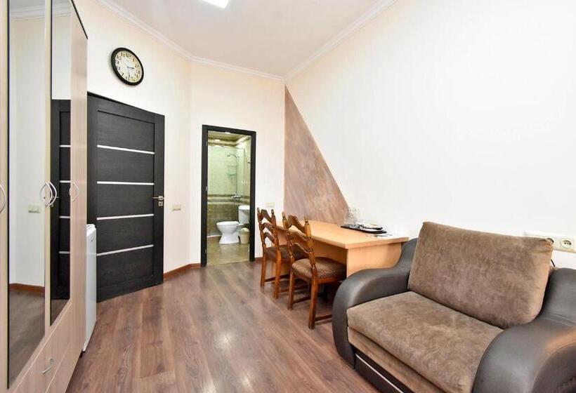 스탠다드 발코니 룸, Panorama Hotel On Baghramyan Avenue