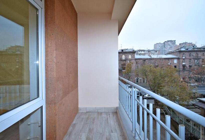 스탠다드 발코니 스튜디오, Panorama Hotel On Baghramyan Avenue