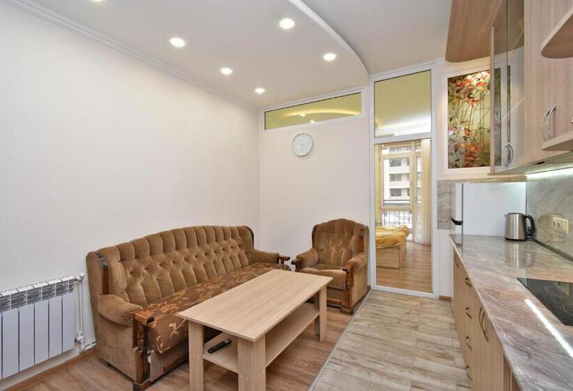 스탠다드 발코니 스튜디오, Panorama Hotel On Baghramyan Avenue