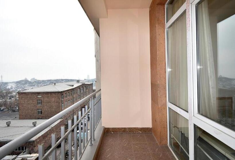 수피리어 룸 도시 전망, Panorama Hotel On Baghramyan Avenue