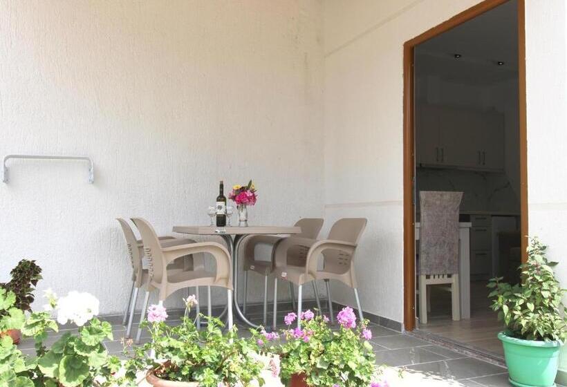 آپارتمان لوکس 1 خوابه, Garden Vila Ermali