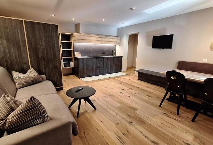 带1个卧室的带阳台的公寓, Alpenspitz Appartements   Garni   B&b