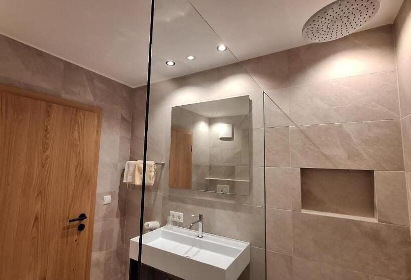 带1个卧室的带阳台的公寓, Alpenspitz Appartements   Garni   B&b
