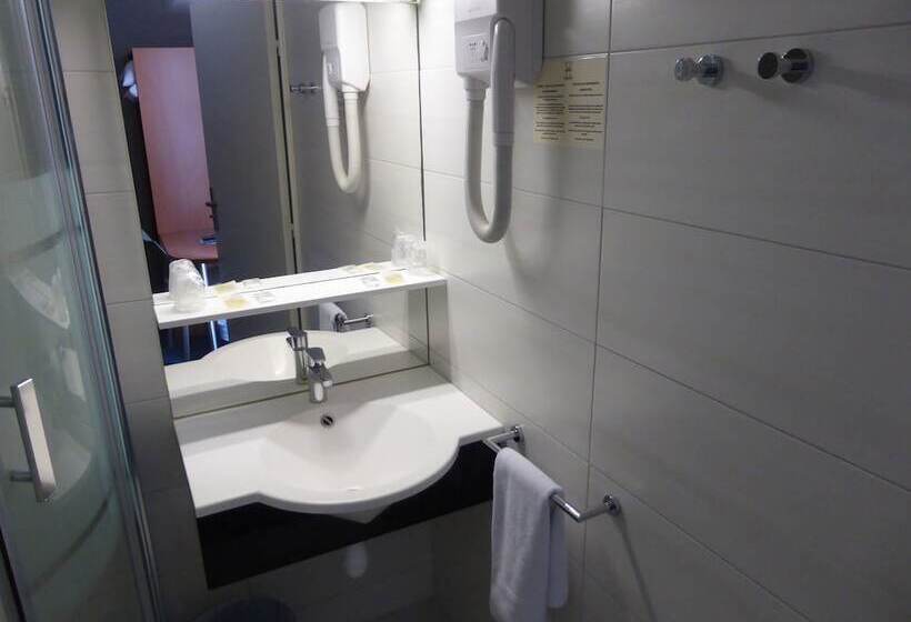 غرفة قياسية, & Restaurant Heliotel