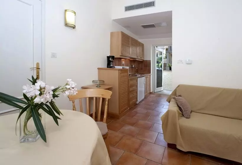 استودیوی استاندارد, Apartments Bellevue Plava Laguna