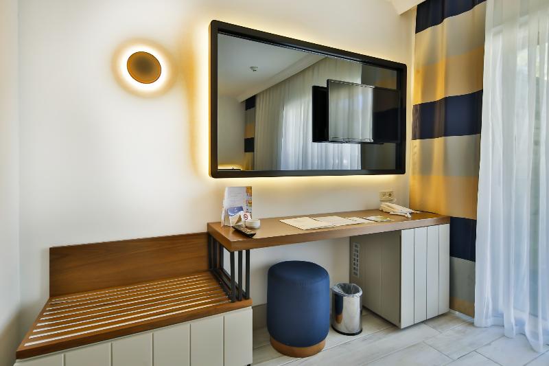 Семейный Номер Deluxe, Crystal Flora Beach Resort - Ultimate All Inclusive