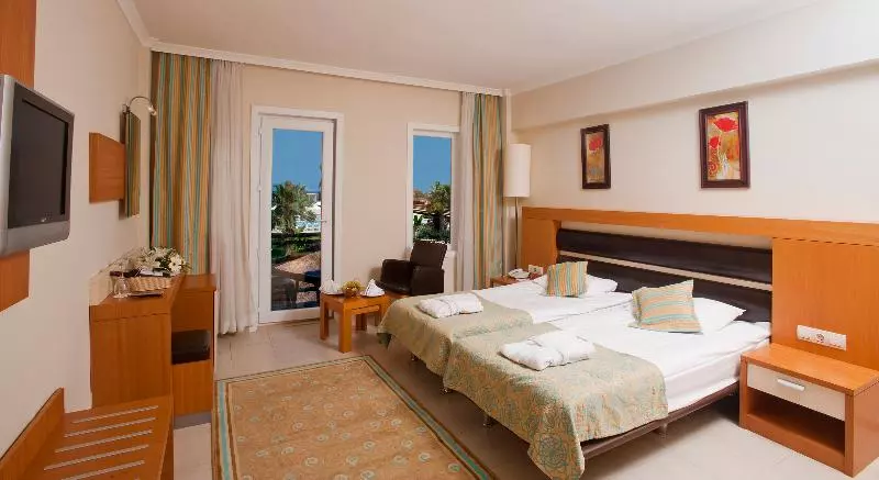 スタンダードトリプルルーム, Crystal Flora Beach Resort - Ultimate All Inclusive