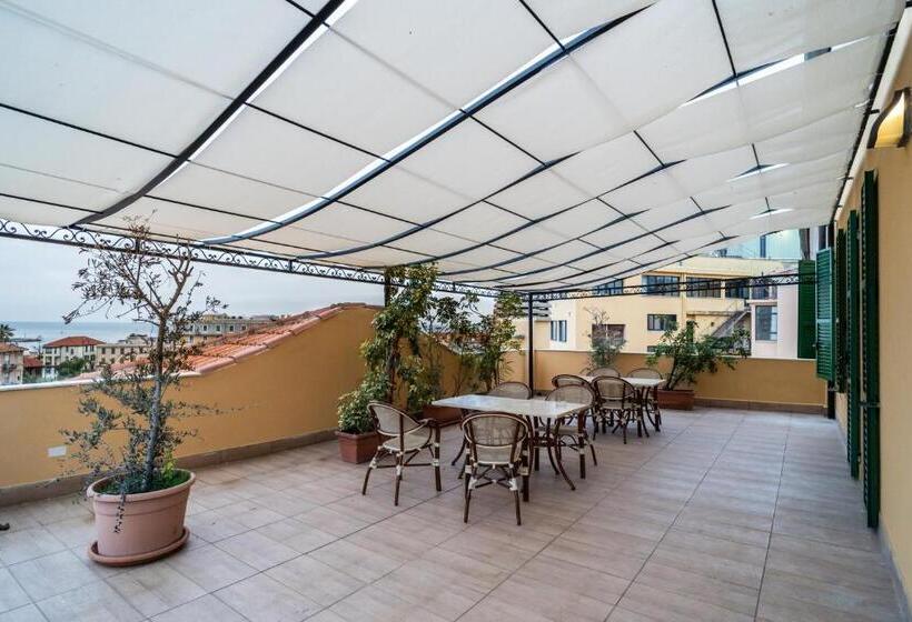 جناح جونيور مزوَّد بتراس, Globo Suite Correnti Hotels