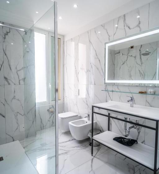 سوئیت جونیور با تراس, Globo Suite Correnti Hotels