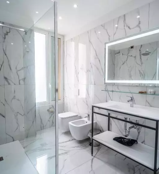 سوئیت جونیور با تراس, Globo Suite Correnti Hotels