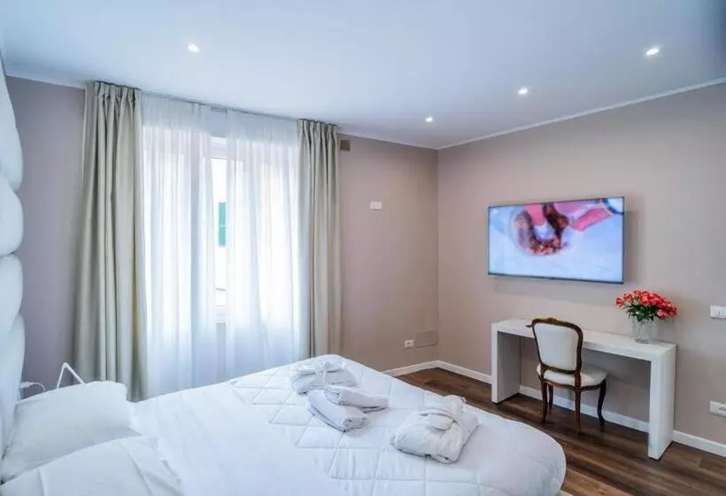 سوییت جونیور اجرایی, Globo Suite Correnti Hotels