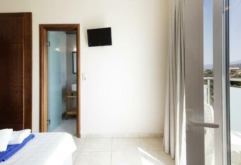 غرفة قياسية مطلة على الجبل, Areti