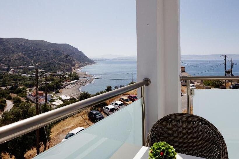 غرفة قياسية مطلّة علي البحر, Areti