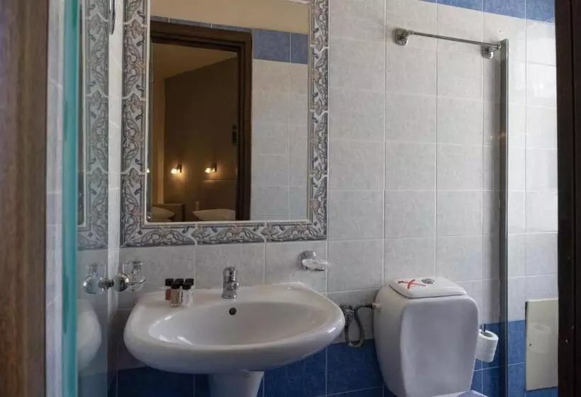 اتاق استاندارد سه نفره, Areti