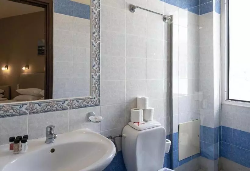 اتاق استاندارد سه نفره, Areti