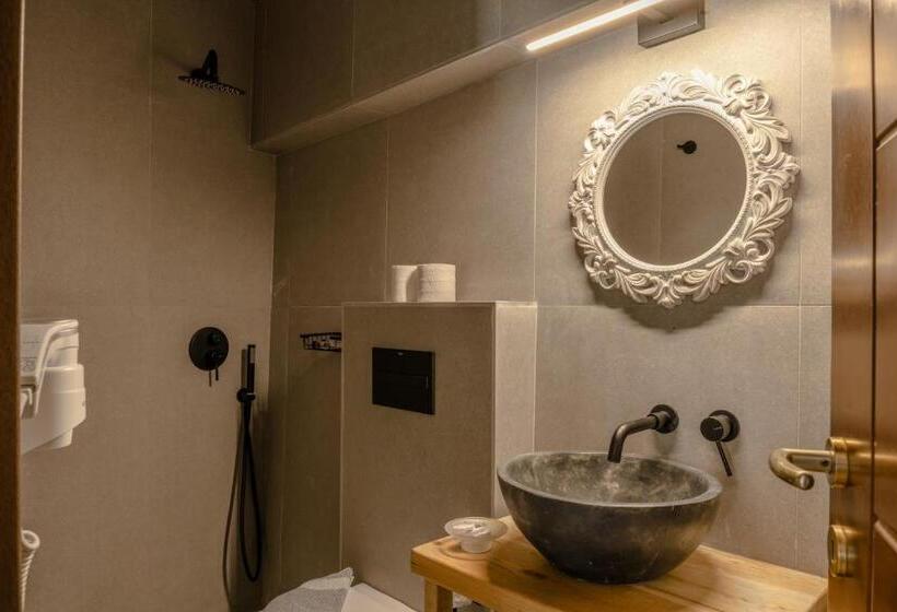 غرفة سوبيريور رباعية, Areti