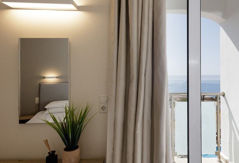 غرفة قياسية مطلّة علي البحر, Areti