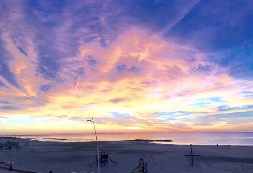 غرفة قياسية مطلّة علي البحر, Brasilia