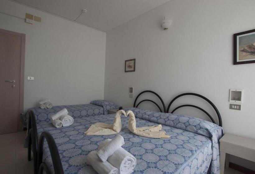 Трехместный Номер Классика, Carillon