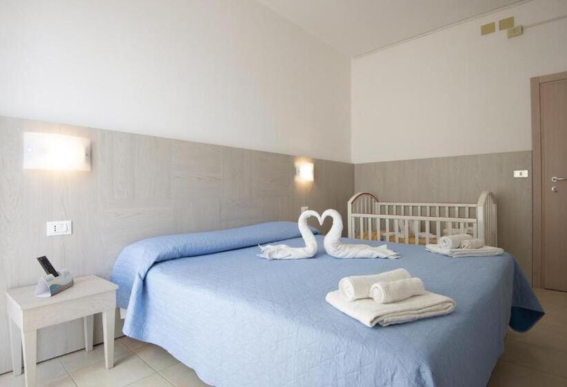 Трехместный Номер Классика, Carillon