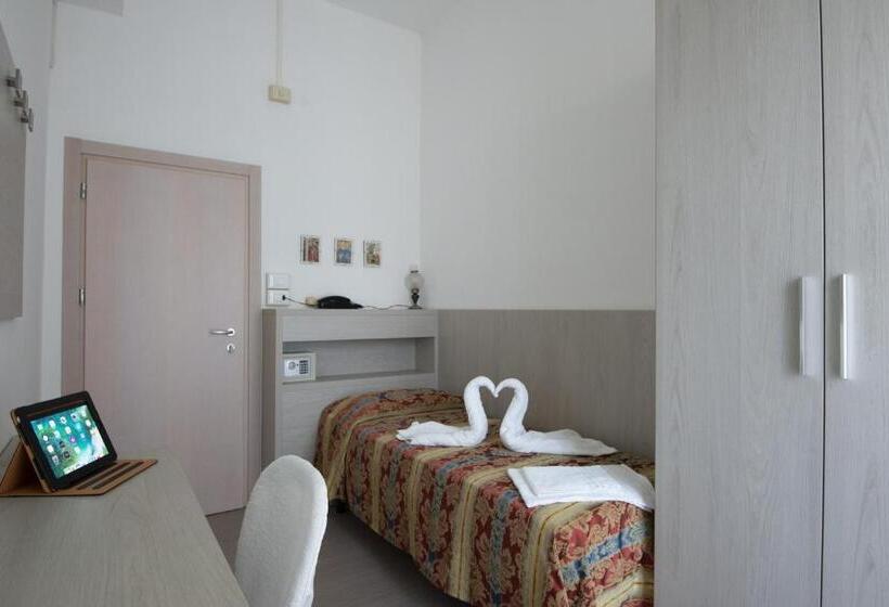 Номер Стандарт Индивидуальный, Carillon