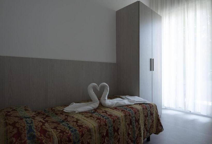 Номер Стандарт Индивидуальный, Carillon