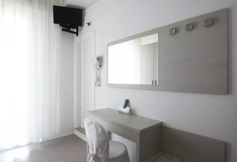 Standard Yhden Hengen Huone, Carillon