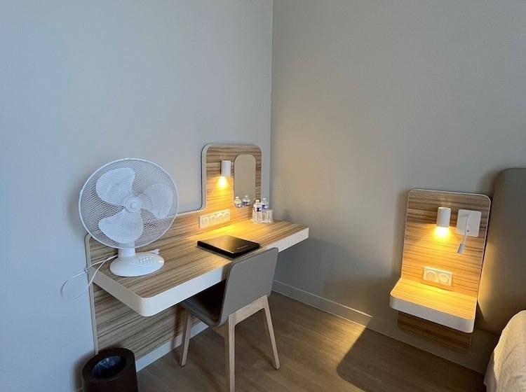 コンフォートルーム, De L Abbaye Des Premontres