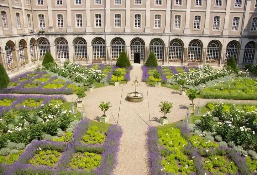 プレステージファミリールーム, De L Abbaye Des Premontres