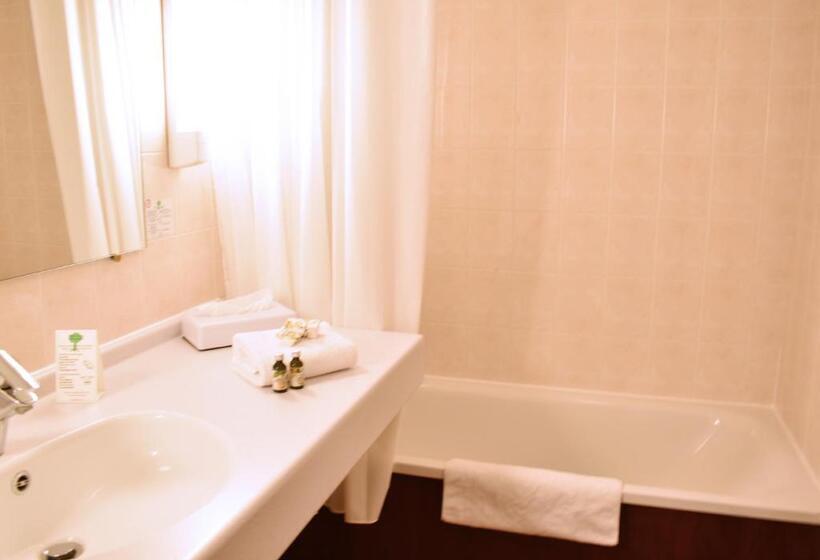 コンフォートルーム, De L Abbaye Des Premontres