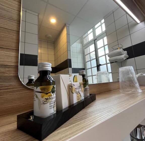 プレステージルーム, De L Abbaye Des Premontres