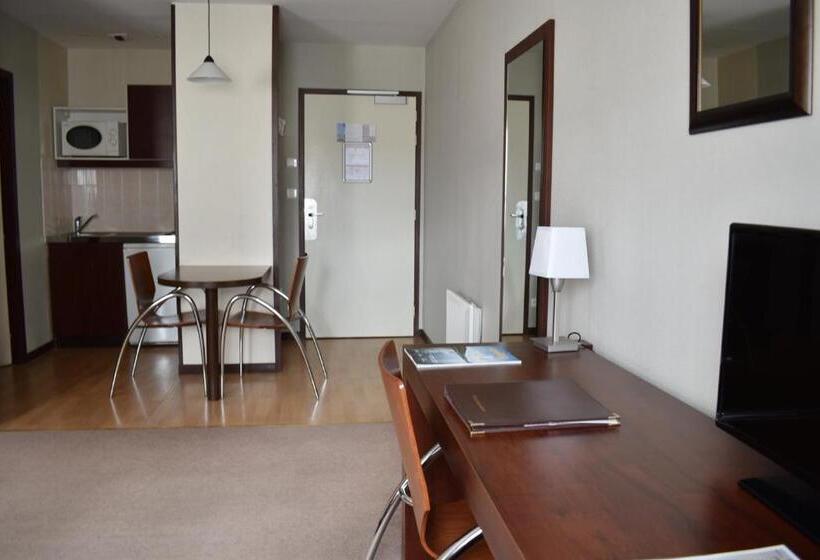 コンフォートルーム, De L Abbaye Des Premontres