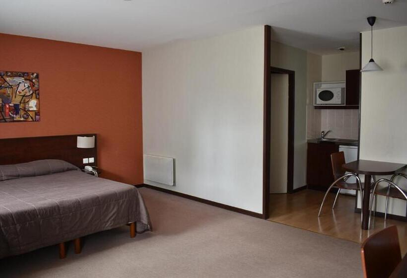 コンフォートルーム, De L Abbaye Des Premontres