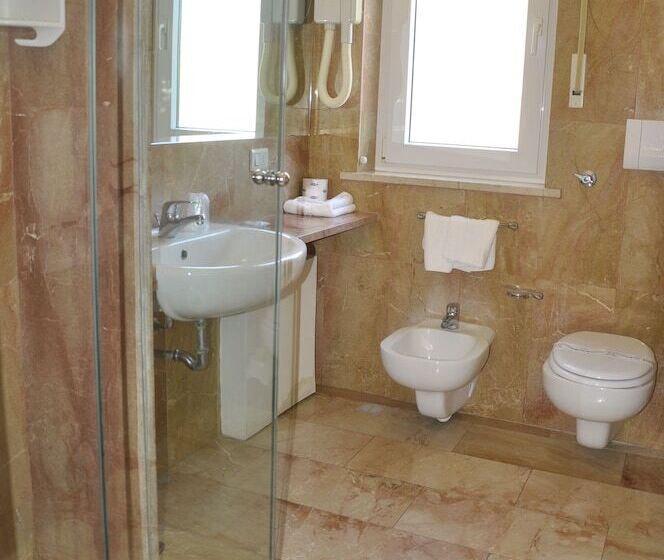 스탠다드 트리플 룸, Delfino Beach