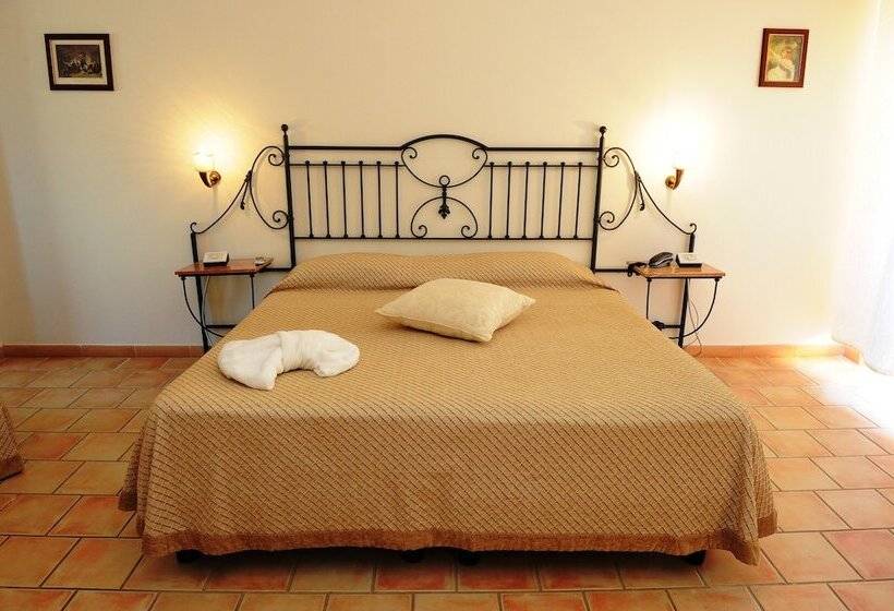 스탠다드 트리플 룸, Delfino Beach