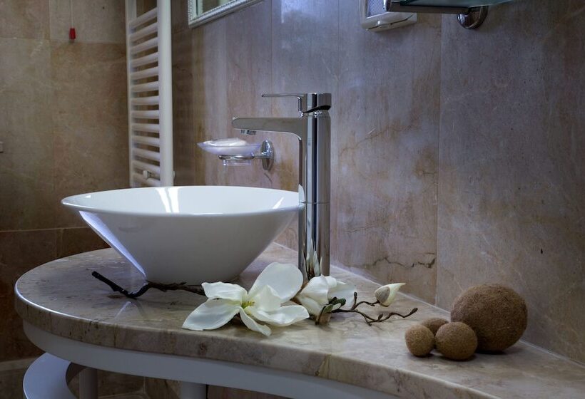 اتاق سوپریور سه تخته, Delfino Beach