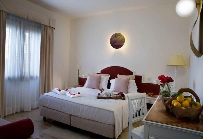 수피리어 트리플 룸, Delfino Beach